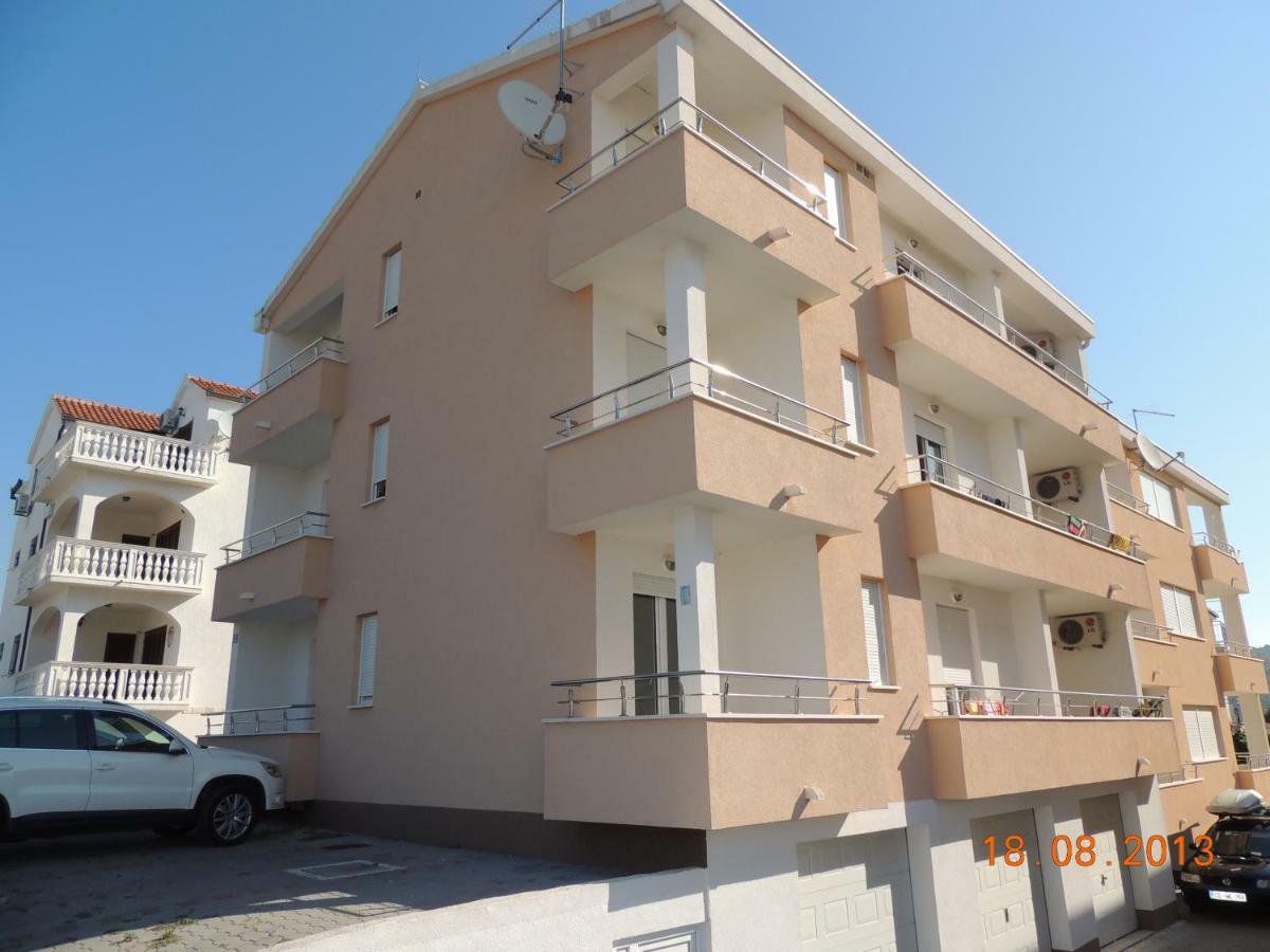 Apartments Naomi And Marsel Traù Esterno foto